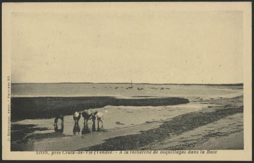 La baie de Sion, avec des pêcheurs, des promeneurs et des bateaux en arrière-plan / Jules Robuchon phot.